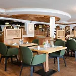 Sepp & Hannis Im Dorf Apartahotel 4*