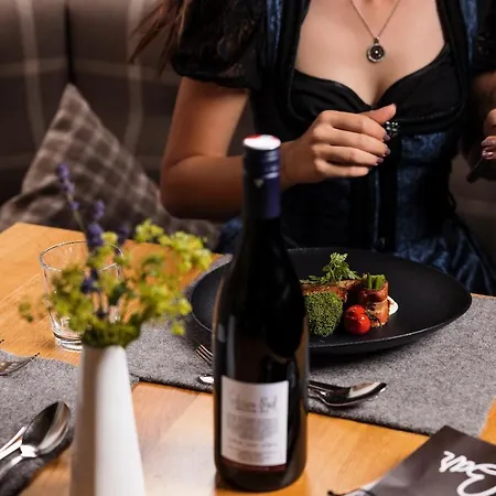 Sepp & Hannis Im Dorf 아파트호텔 4*