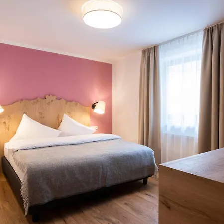 Sepp & Hannis Im Dorf Aparthotel 3*