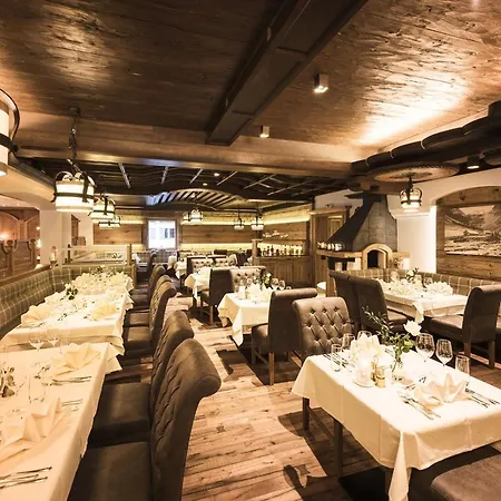 Sepp & Hannis Im Dorf 公寓式酒店 3*