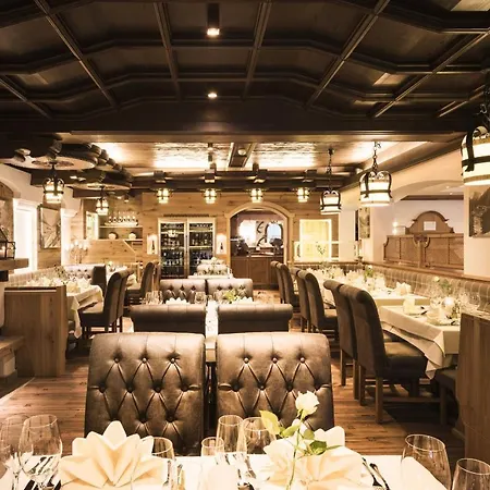 Sepp & Hannis Im Dorf 公寓式酒店 3*