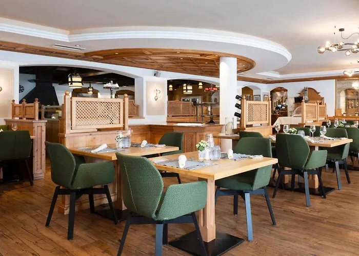 Sepp & Hannis Im Dorf 公寓式酒店 4*