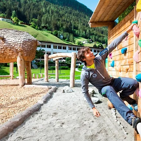 Ξενοδοχείο με διαμερίσματα Sepp & Hannis Im Dorf 4*